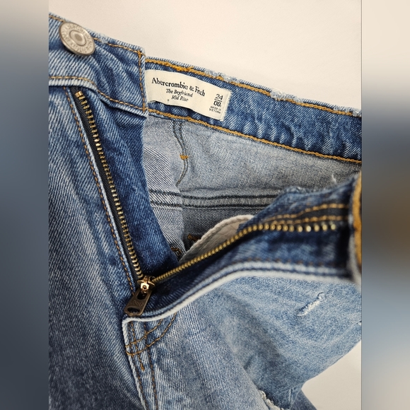 Abercrombie & Fitch The Boyfriend Mid Rise Distressed Jean Size 24/00 - Picture 4 of 5